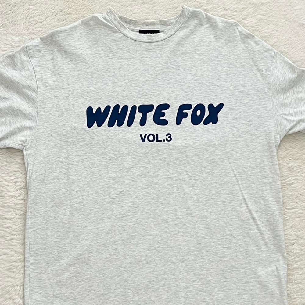 white fox offstage oversized tee heathered grey and navy size xs/s